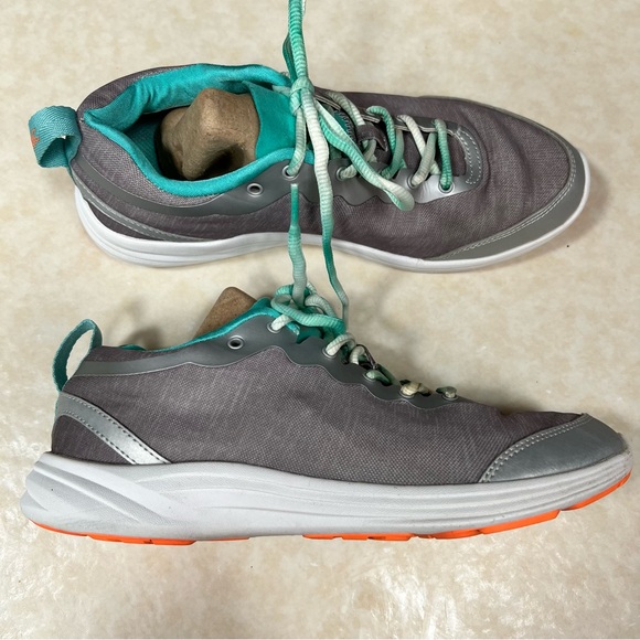 Vionic Agile Fyn Sneakers - Picture 1 of 10